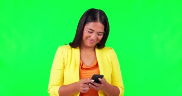 Δακτυλογράφηση Πράσινη Οθόνη Και Χαρούμενη Γυναίκα Γελάει Τηλέφωνο Για Πλάκα — Αρχείο Βίντεο