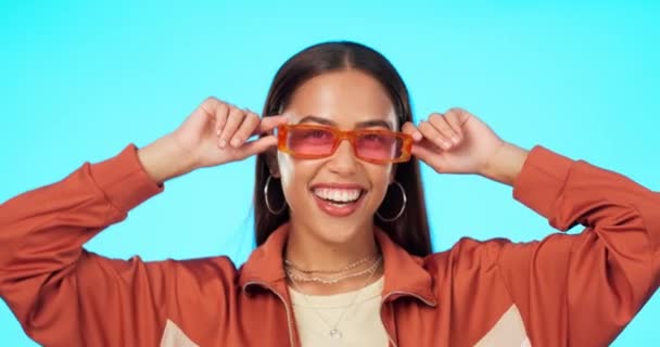Woman Face Sunglasses Fashion Studio Smile Confidence Happy Choice Blue — Stock Video