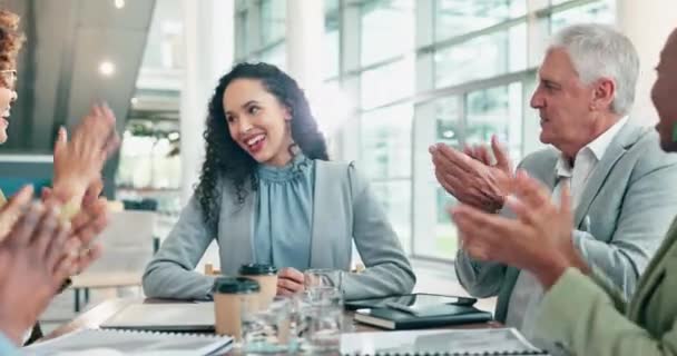 Geschäftsleute High Five Und Applaus Meeting Für Erfolg Teamwork Oder — Stockvideo