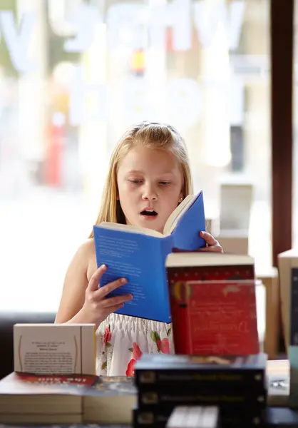 Schok Stapel Boeken Kind Boekhandel Leren Studeren Huiswerk Kennis Petto — Stockfoto