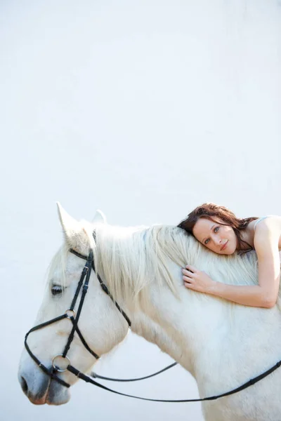 Muur Portret Vrouw Haar Paard Buiten Voor Sport Racen Paardrijden — Stockfoto