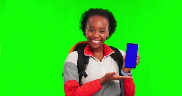 智能手机和黑衣女人旅行广告 技术和徒步工作室背景 带有移动应用标识的快乐 营销和模拟空间 以及肖像中的女性远足者 — 图库视频影像