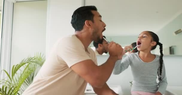 Dad Brushing His Teeth His Daughter Bathroom Morning Hygiene Routine — Stock Video
