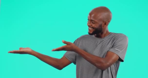 Μαύρος Άνδρας Χέρια Και Αντίχειρες Επάνω Στο Mockup Για Διαφημιστική — Αρχείο Βίντεο
