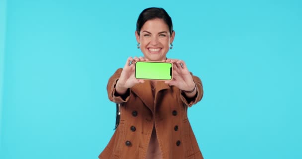 Zelená Obrazovka Telefon Prezentace Šťastná Žena Show Mobilní Aplikace Maket — Stock video