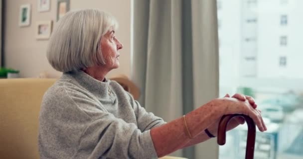 Pensando Anziano Donna Con Canna Triste Depressione Casa Riposo Anziani — Video Stock