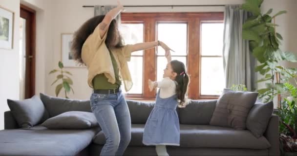 Dança Animado Mãe Com Filha Casa Para Vínculo Tempo Qualidade — Vídeo de Stock