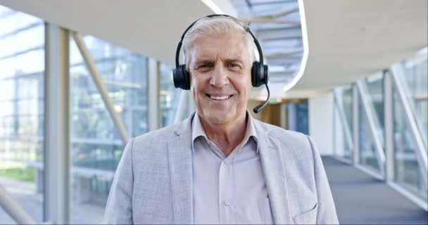 Bølge Senior Mand Video Callcenter Med Headset Til Konference Online – Stock-video