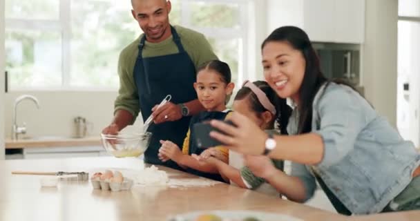Селфі Приготування Їжі Кохання Сім Кухні Соціальних Медіа Сніданок Посмішка — стокове відео