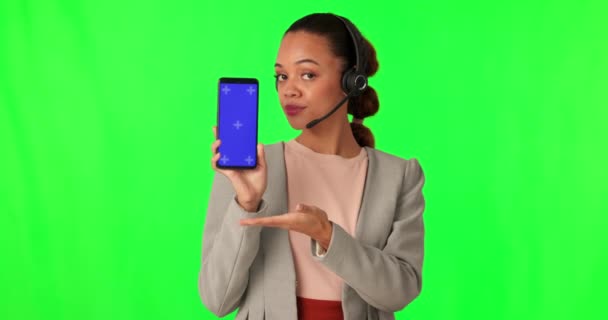 绿色屏幕电话 电话推销妇女面对或错误的决定 呼叫中心错误或沟通 工作室背景中的Chroma键肖像画 手机跟踪标记或女性顾问问题 — 图库视频影像