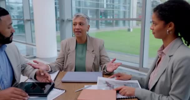 Uomini Affari Riunione Con Donna Discussione Leadership Nella Proposta Pianificazione — Video Stock