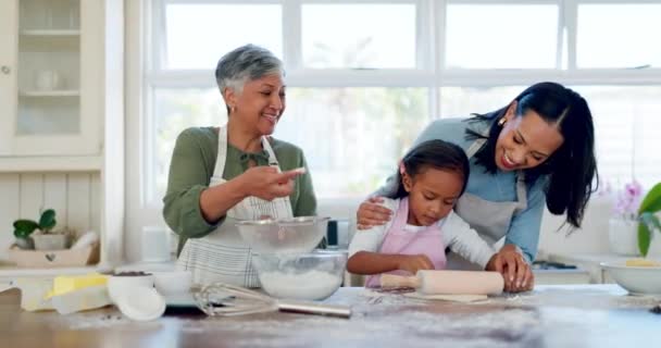 Babcia Matka Dziewczyna Pieką Kuchni Obiad Śniadanie Wspólnie Przygotowują Posiłek — Wideo stockowe