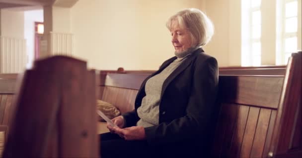 Christian Waiting Senior Woman Church Service Spiritual Wellness Prayer Holy — Stock Video