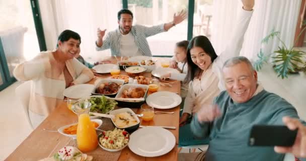 Selfie Wave Family Thanksgiving Dinner Together Celebration While Eating Food — Stock Video