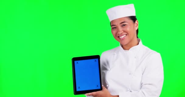 Tablet Culinária Uma Mulher Chef Fundo Tela Verde Estúdio Segurando — Vídeo de Stock