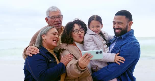Selfie Pláž Prarodiče Rodiče Dítě Přírodě Dovolenou Dovolenou Víkend Rodina — Stock video