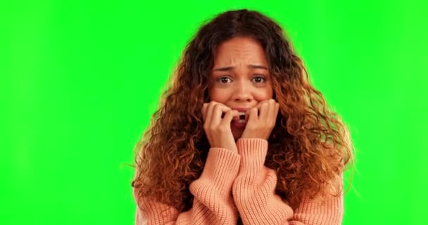 Зеленый Экран Лицо Испуганная Женщина Кусающая Ногти Стресс Страх Беспокойство — стоковое видео