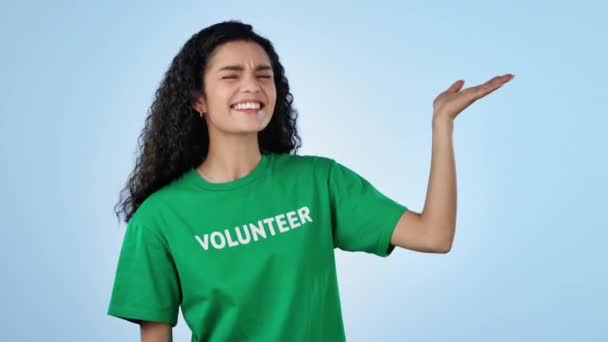 Wolontariuszka Szczęśliwa Kobieta Gest Dłoni Wybór Promocja Studio Decyzja Charytatywna — Wideo stockowe