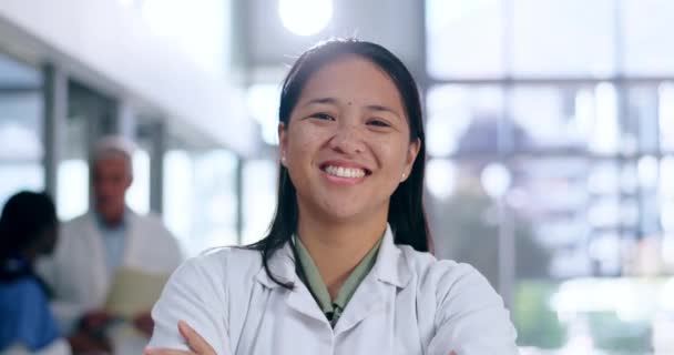 Доктор Щасливий Обличчя Жінки Лікарні Медичного Оздоровчого Життєвого Страхування Медицина — стокове відео