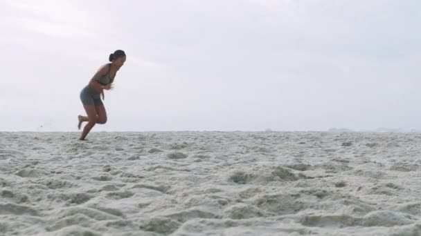 Beach Sport Fitness Och Svart Kvinna Kör Hälsa Eller Löpare — Stockvideo