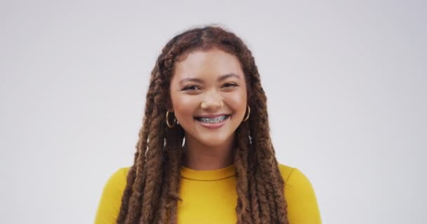 Retrato Chica Con Sonrisa Señalándote Elección Para Reclutamiento Voto Oportunidad — Vídeos de Stock
