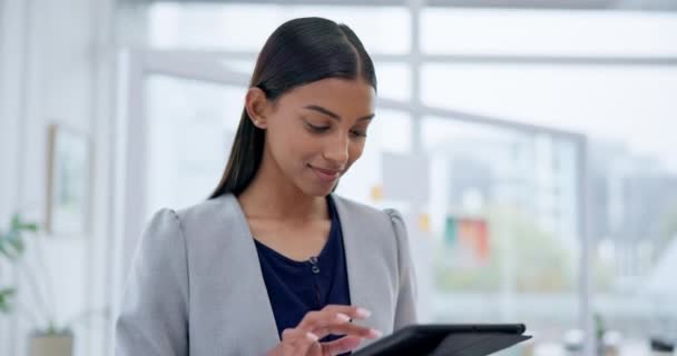 Tablet Kadını Ofis Ile Veri Analizi Şirket Için Araştırma Ağı — Stok video