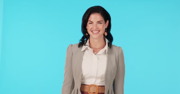 Finanzberater Glücklich Und Porträt Einer Frau Lächeln Und Zuversichtlich Isoliert — Stockvideo
