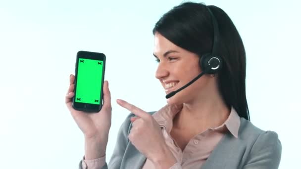 Telefon Yeşil Ekran Stüdyo Veya Çağrı Merkezindeki Mutlu Kadın Telekomünikasyon — Stok video