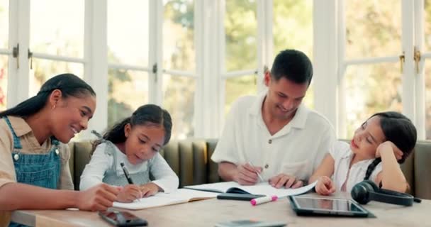 Écriture Apprentissage Des Enfants Des Parents Dans Éducation Maison Soutien — Video