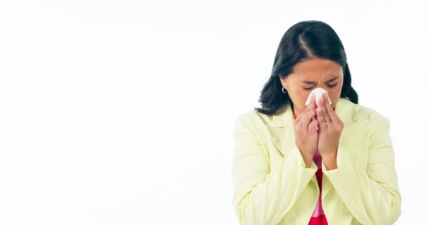 Doente Mulher Tecido Para Assoar Nariz Estúdio Alergias Vírus Médico — Vídeo de Stock