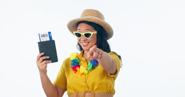모크업 공간에 스튜디오에서 휴가에 당신을 선글라스 모자와 흥미로운 사람은 휴가를 — 비디오