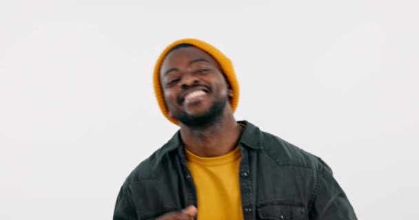 Счастливый Мужчина Рэпер Танцуют Студии Отпраздновать Вечеринку Успех Продвижение Хип — стоковое видео