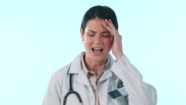 Läkare Studio Eller Kvinna Med Huvudvärk Stress Eller Trötthet Sjukvården — Stockvideo