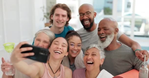 Yoga Group Selfie Και Χαρούμενη Στο Γυμναστήριο Για Fitness Blog — Αρχείο Βίντεο