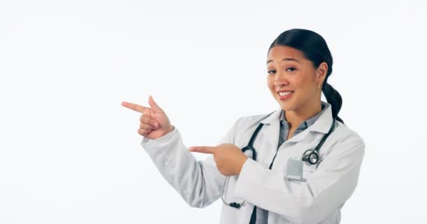 Cara Mujer Médico Estudio Anunciando Noticias Seguros Información Médica Maqueta — Vídeo de stock