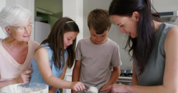 Familie Leren Bakken Koken Keuken Met Instructies Hoe Kind Ontwikkeling — Stockvideo