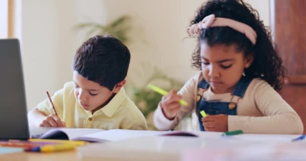 Crianças Irmãos Educação Doméstica Escrita Aprendizagem Juntos Para Desenvolvimento Linguagem — Vídeo de Stock