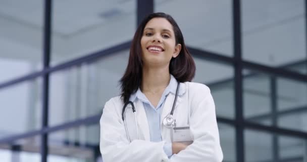 Cuidado Salud Médico Cara Mujer Con Los Brazos Cruzados Hospital — Vídeo de stock
