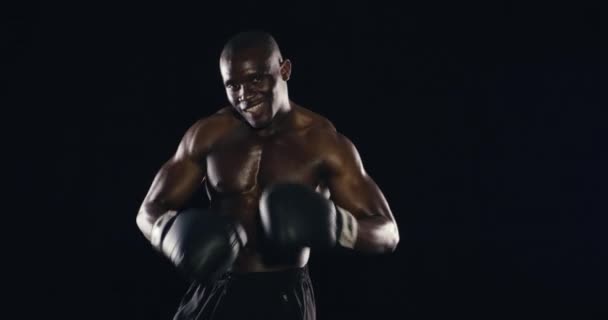 Cara Boxeador Pronto Confiante Estúdio Com Poder Para Fitness Bem — Vídeo de Stock