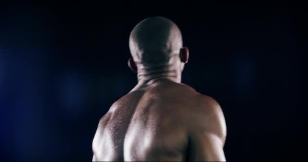 Costas Fitness Homem Negro Com Celebração Felicidade Realização Fundo Escuro — Vídeo de Stock