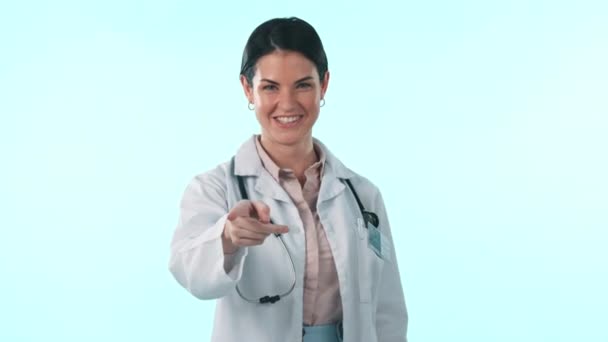Cara Mulher Médico Com Mãos Coração Para Você Estúdio Para — Vídeo de Stock