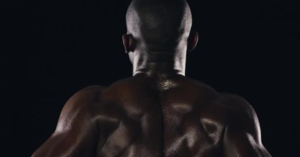 Atleta Flexión Espalda Hombre Fuerte Estudio Para Los Resultados Fitness — Vídeo de stock