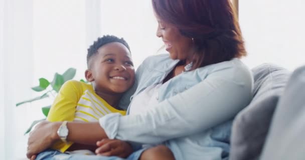 Family Love Mother Child Sofa Home Bonding Happy Relationship Fun — Stock Video