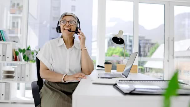 Çağrı Merkezi Kadın Müşteri Hizmetleri Gülümseme Satış Resepsiyonisti Adına Konuşuyor — Stok video