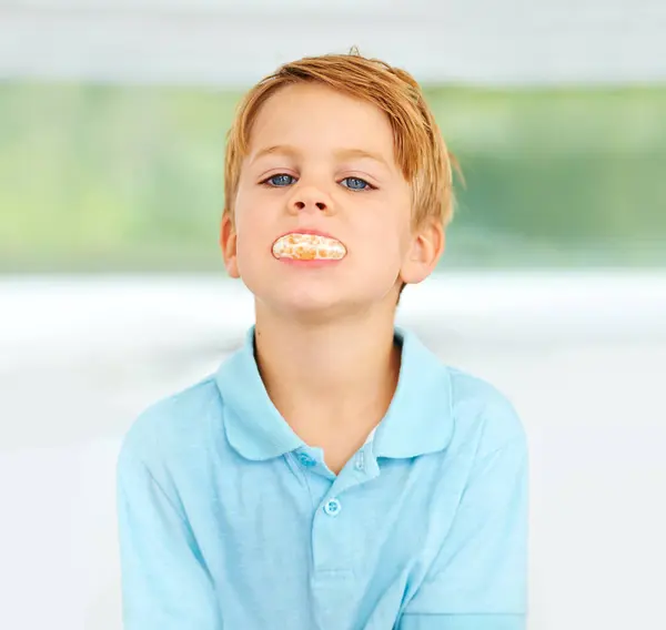 Child Portrait Orange Slice Fruit Health Wellness Snack Vitamin Raw — Stock Photo, Image