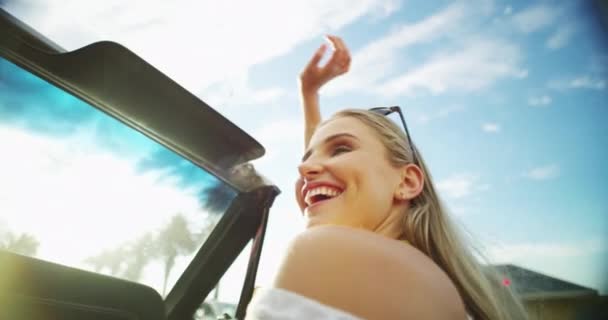 Ευτυχισμένος Γυναίκα Και Οδήγηση Ελευθερία Και Ταξίδια Οδικό Ταξίδι Στο — Αρχείο Βίντεο
