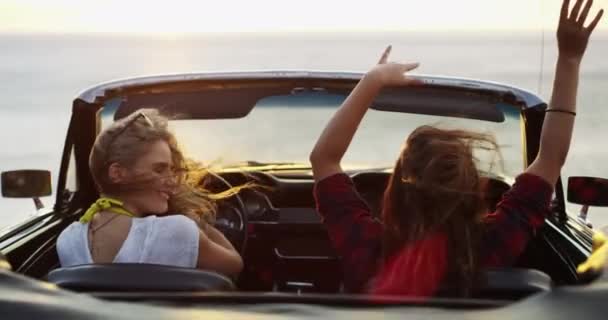 Macera Özgürlük Tatilde Tatilde Hafta Sonu Birlikte Seyahat Eden Kız — Stok video