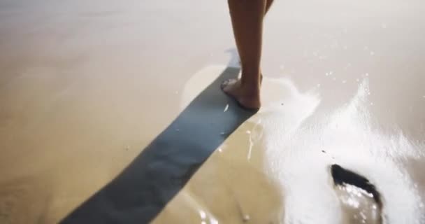 Ayaklar Ayak Izleri Yaz Aylarında Seyahat Özgürlük Tatil Için Sahilde — Stok video