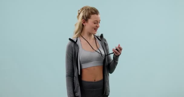 Fitness Bergabung Dan Seorang Wanita Dengan Timer Untuk Gym Motivasi — Stok Video