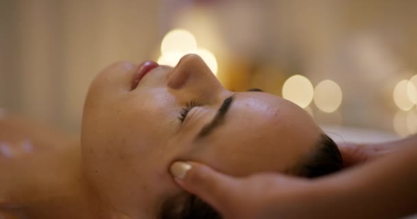 Détendez Vous Massage Gros Plan Femme Spa Avec Traitement Visage — Video